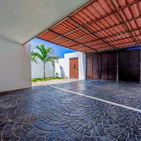 Villa Moderna Con Alberca, Gimnasio Y Cochera Merida Exterior photo